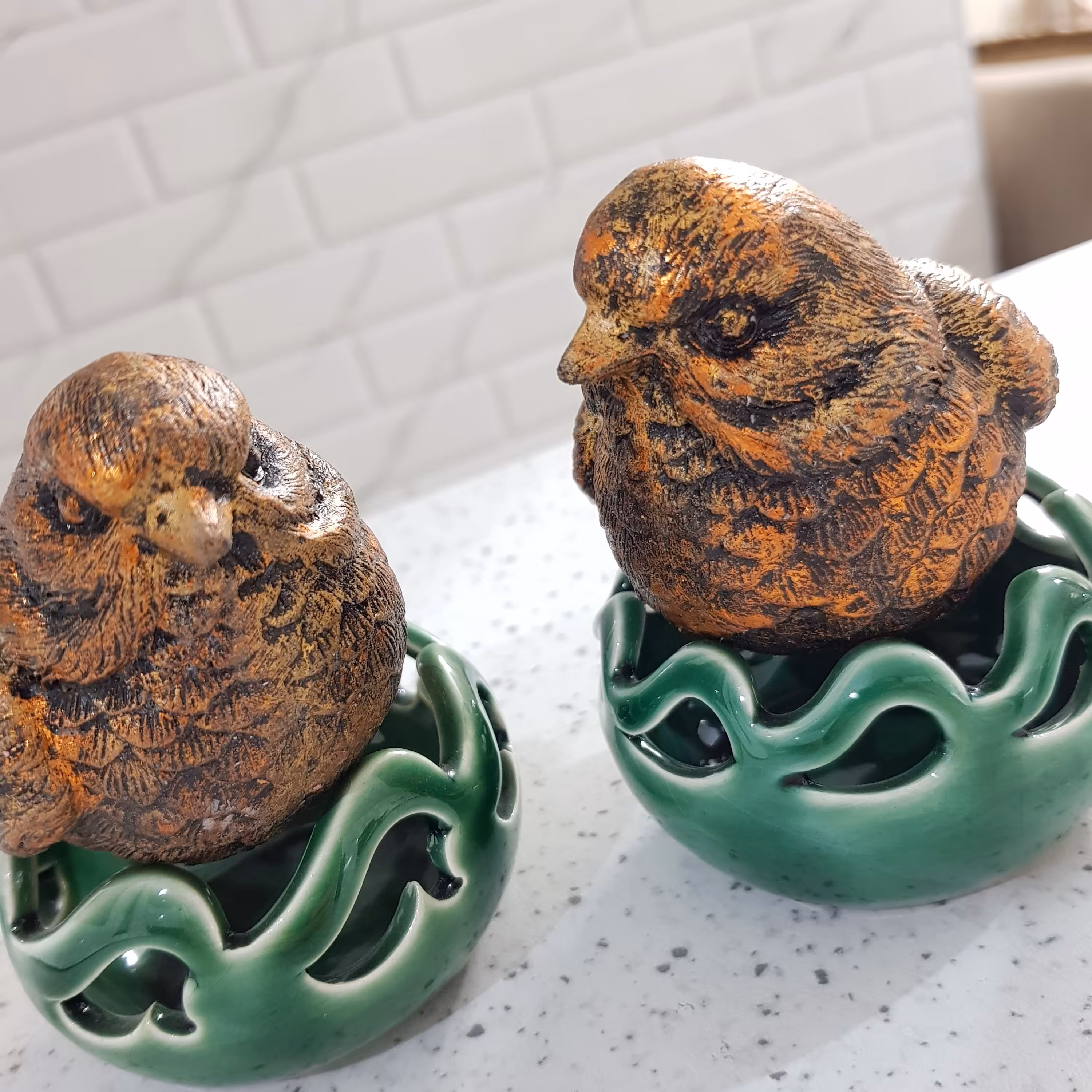 مجسمه ی پلی استر جوجه رنگ طلایی 