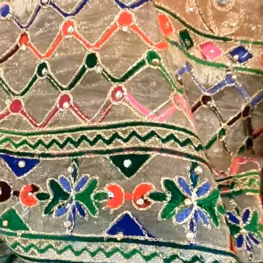 حریر سوزن دوزی شده