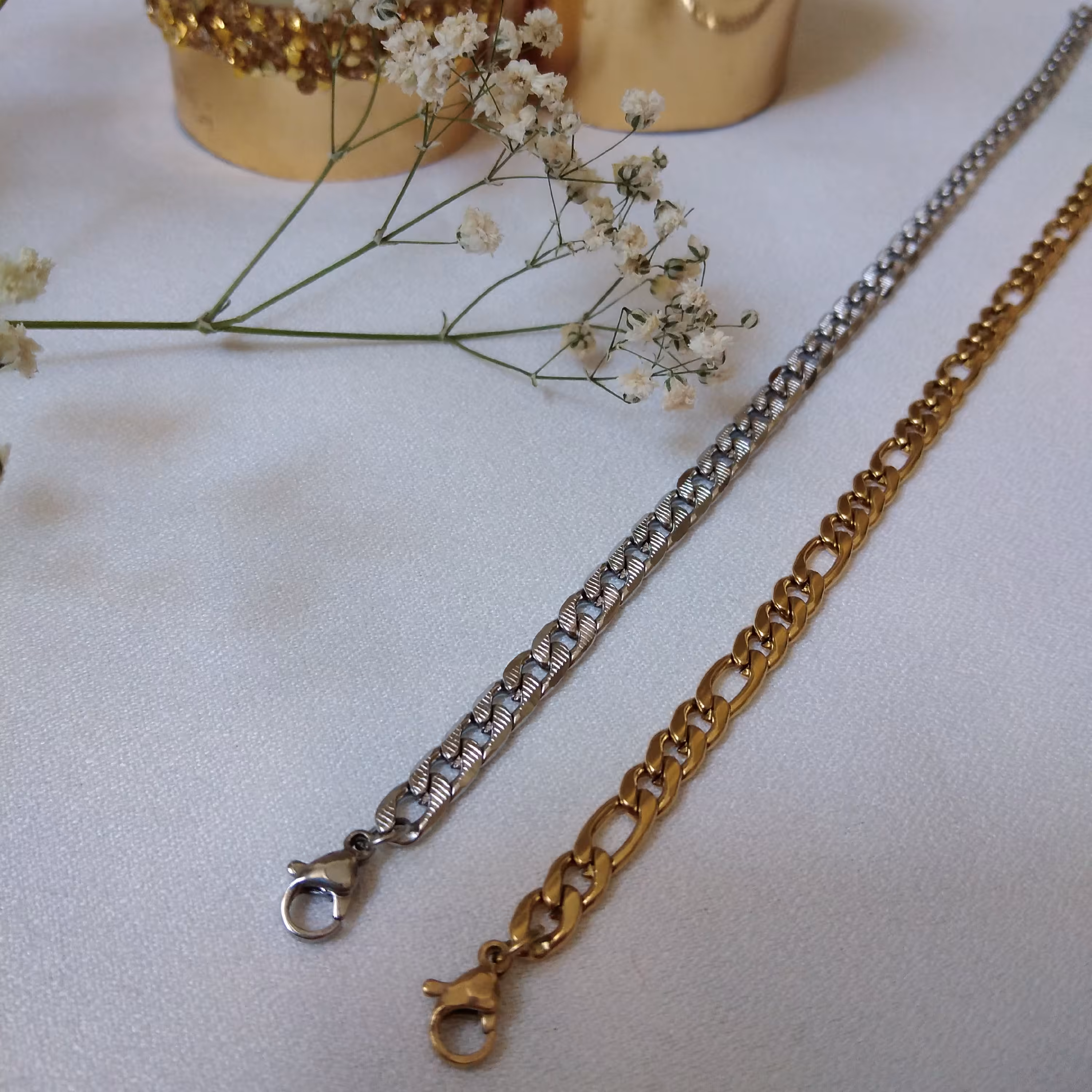 دستبند کارتیر طلایی ونقره ای بافت ظریف رنگ ثابت و ضدحساسیت