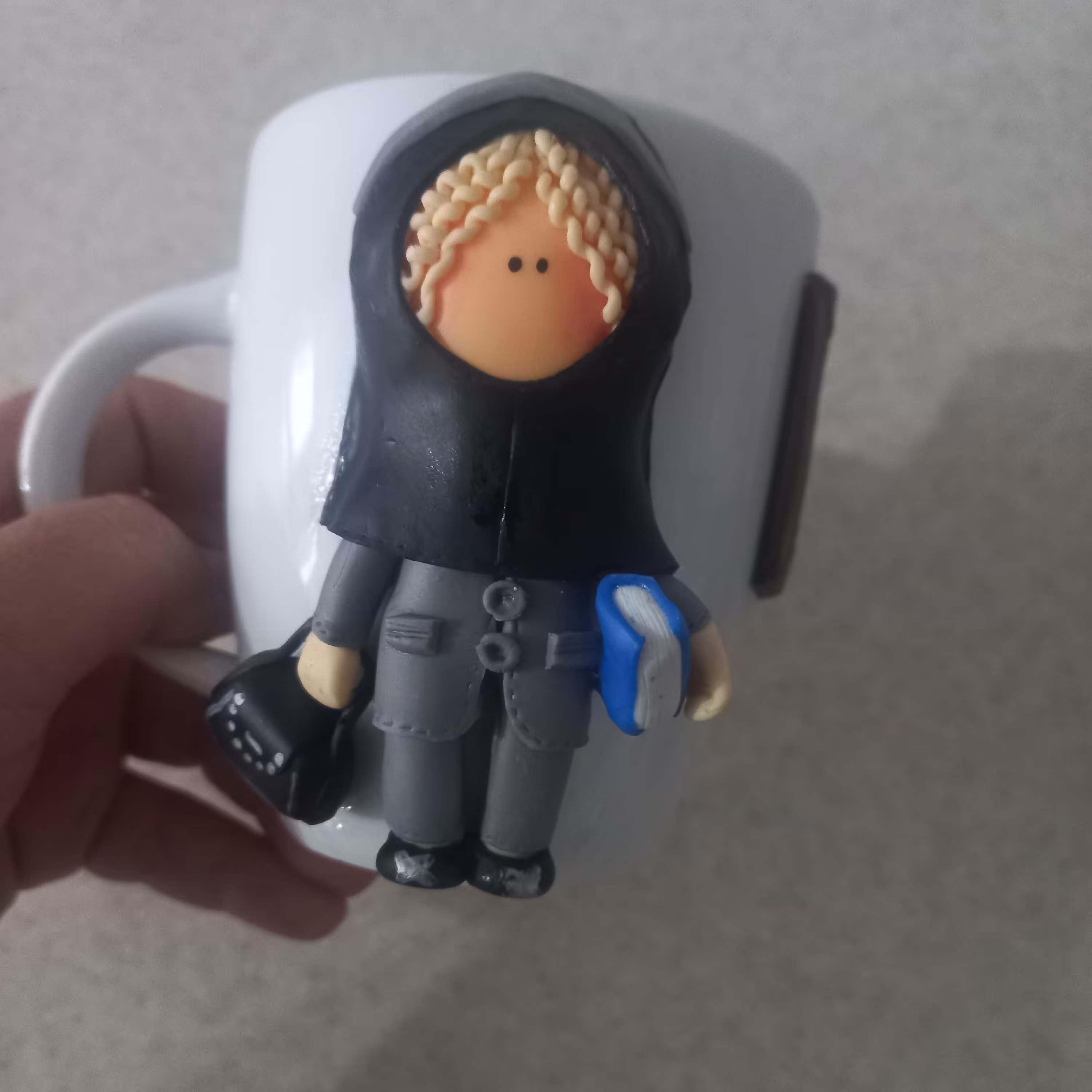 ماگ سرامیکی عروسکی طرح معلم 