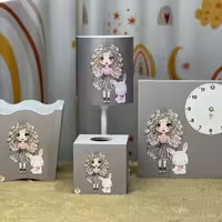 آباژور کودک بهمراه ساعت دیواری فانتزی و سطل زباله و جادستمال کاغذی فانتزی اکسسوری چاپی هیوادگالری