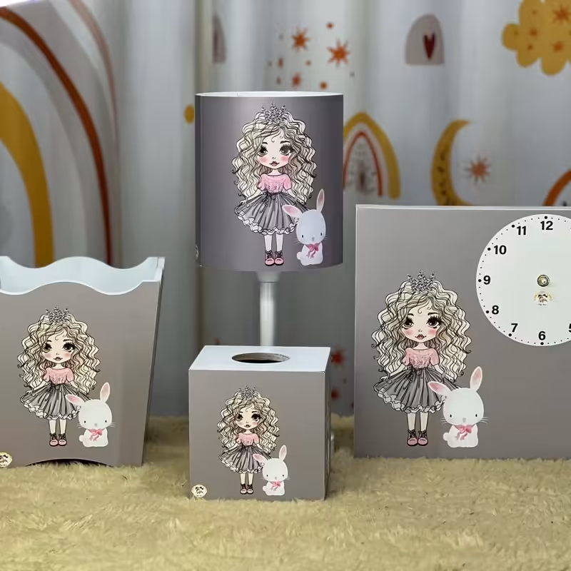 آباژور کودک بهمراه ساعت دیواری فانتزی و سطل زباله و جادستمال کاغذی فانتزی اکسسوری چاپی هیوادگالری