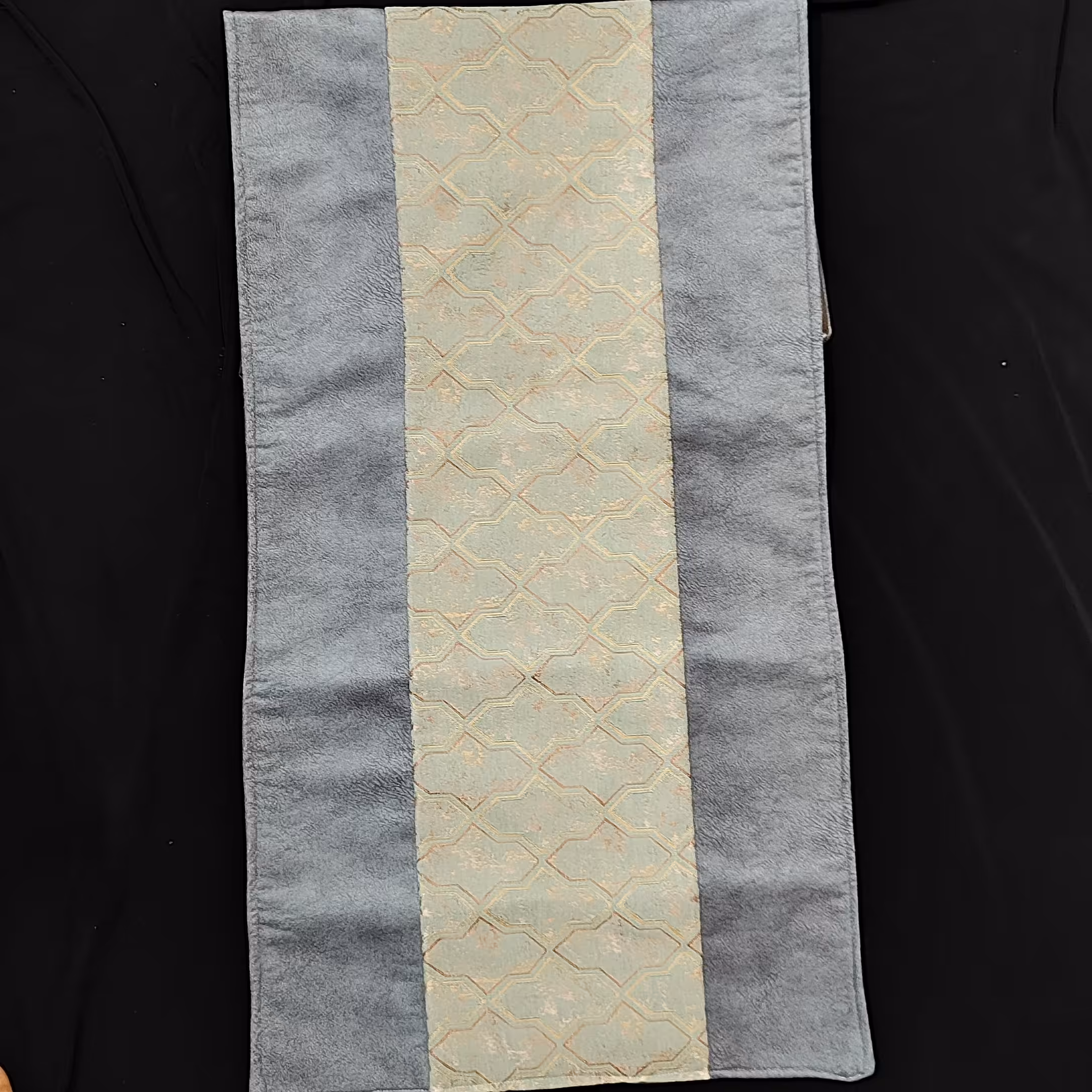  آبگیر نمگیر  زیر ظرف ظروف آشپزخانه  مدل جدید با رویه پارچه مبلی و زیری چرم مصنوعی 