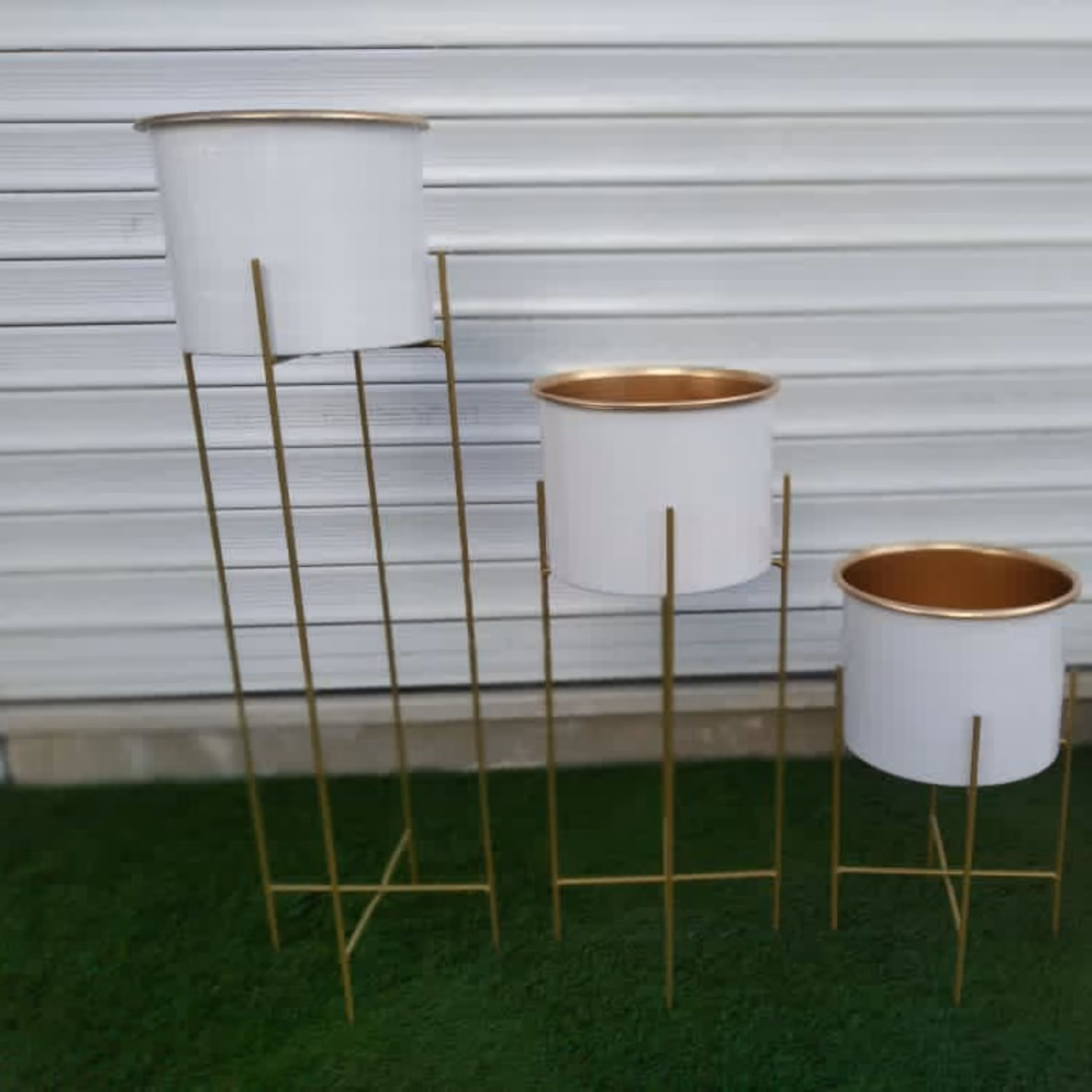 گلدان فلزی پایه دار