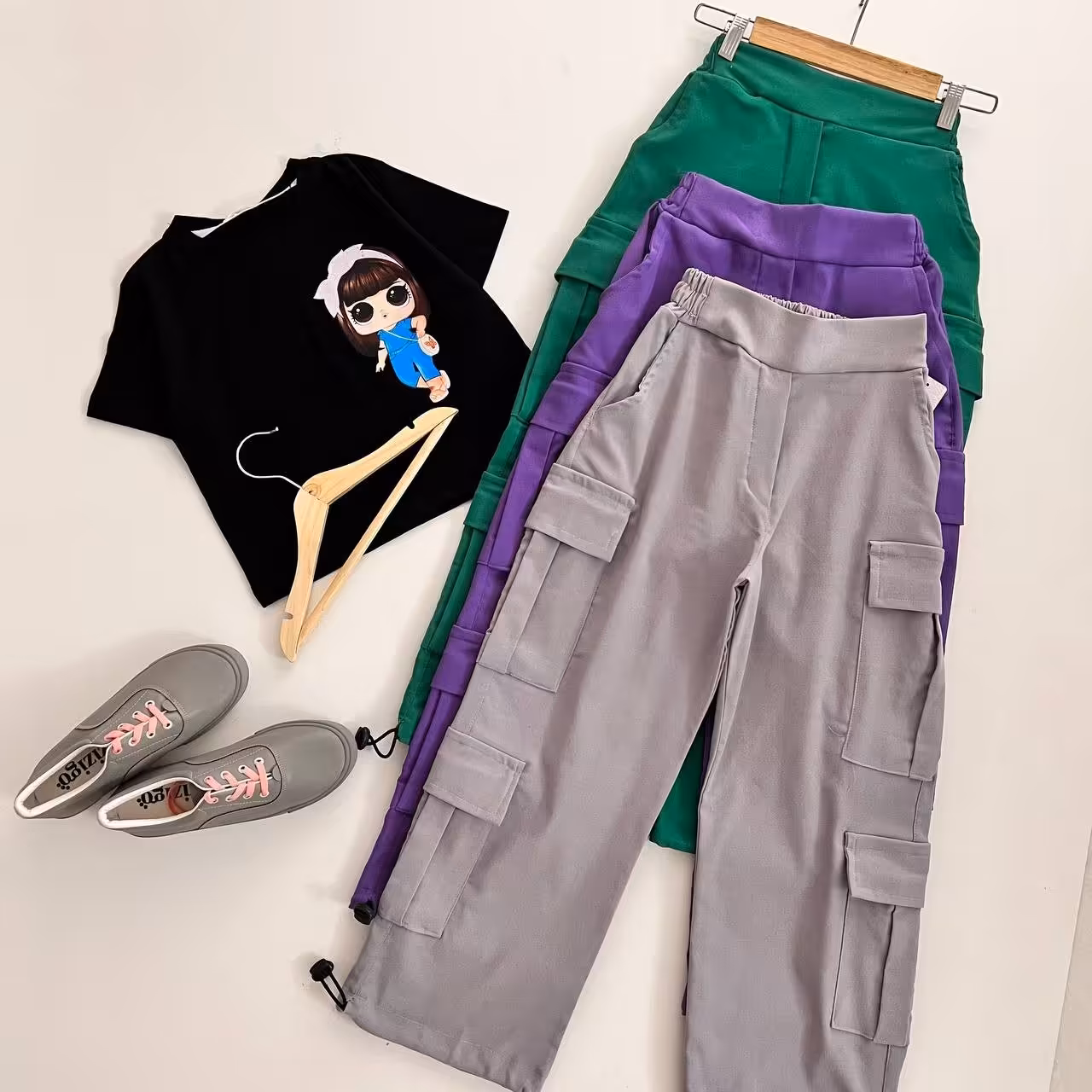 شلوار کارگو اسپورت جنس کتان گرم بالا رنگبندی متنوع و جذاب کشسانی دارد مناسب حدود سنی 9 تا نوجوان 