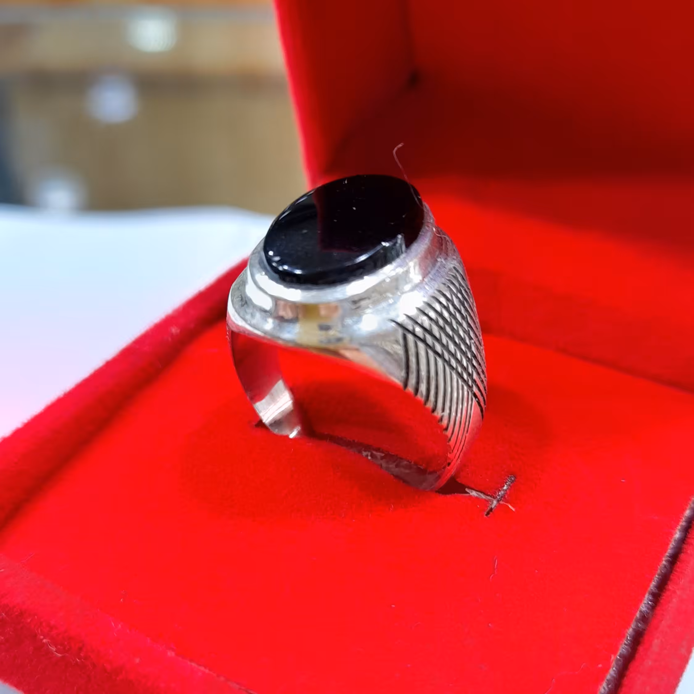 انگشتر نقره مردانه نگین عقیق مشکی،رکاب طرح دار