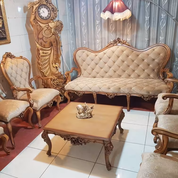 مبل کلاسیک مدل لهستانی نشیمن9نفره و 7نفره چوب راش ترکیب رنگ بندی چوب و پارچه به سلیقه مشتری انجام میشود 