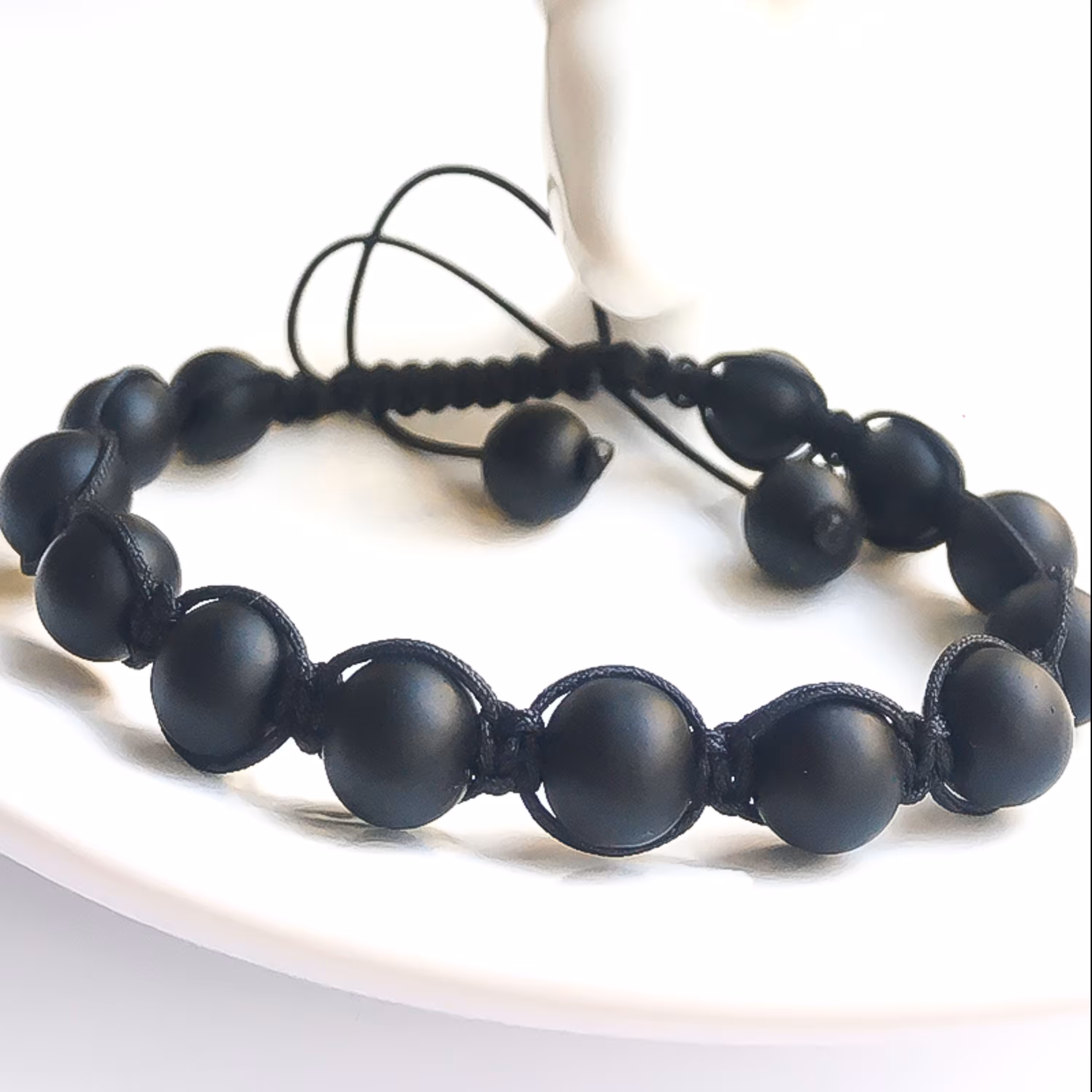 دستبند مدل کوه  تلفیقی از سنگ های اونیکس مات مشکی و بافت بین آنها