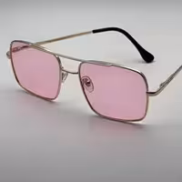 عینک افتابی پلیسی اسپرت مناسب برا خانوم ها واقایان(شیشه صورتی)