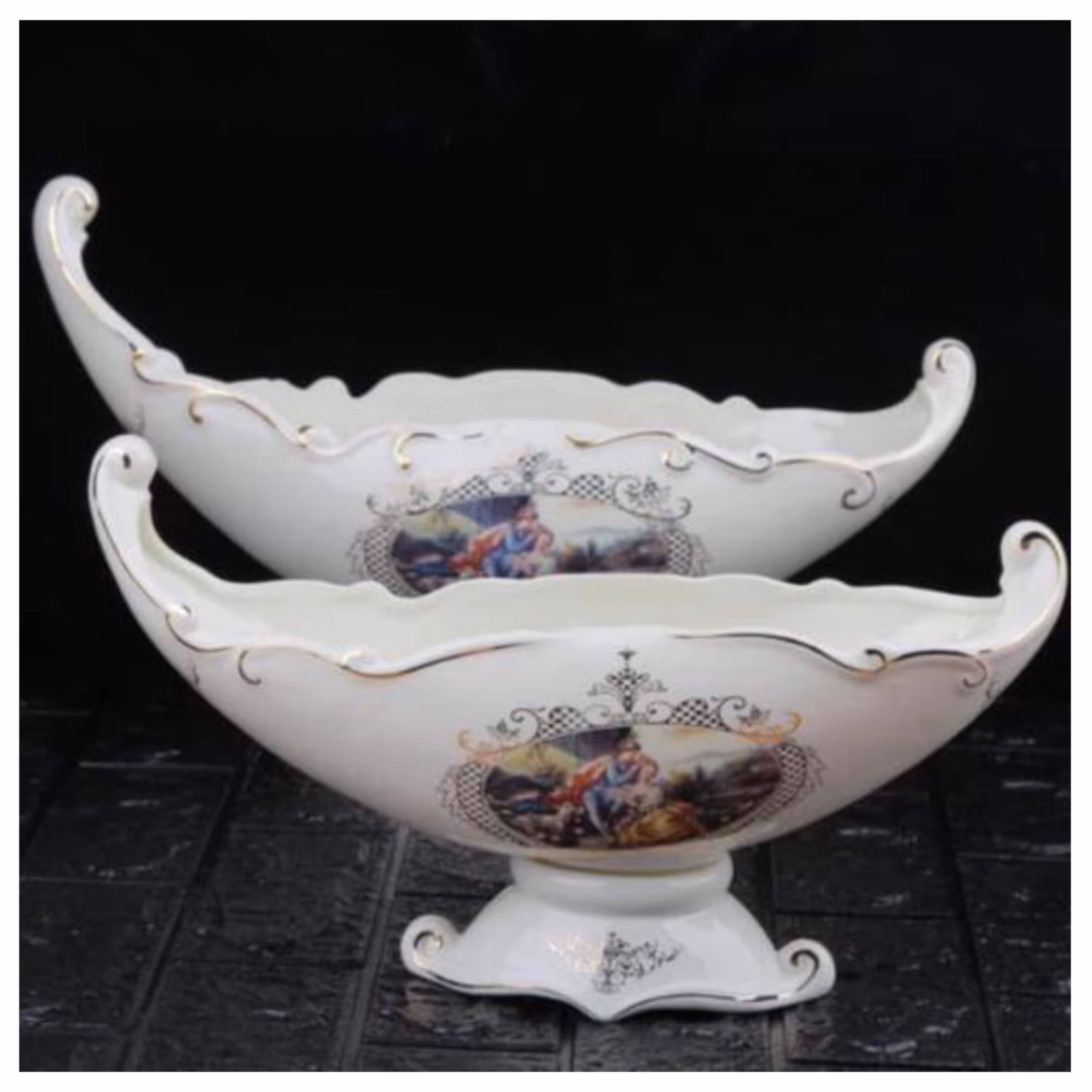 کشکول سفیدرنگ حاشیه طلایی باطرح لیلی مجنون(پسکرایه)