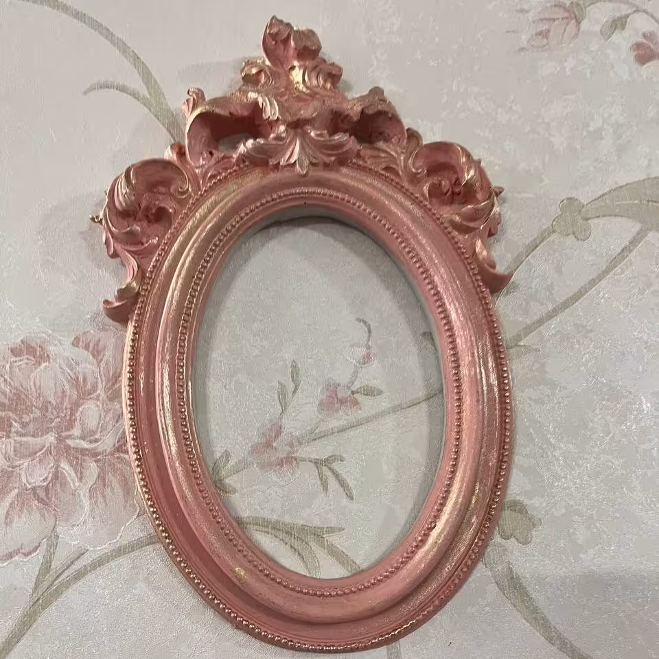 قاب بیضی رویا تاج دار