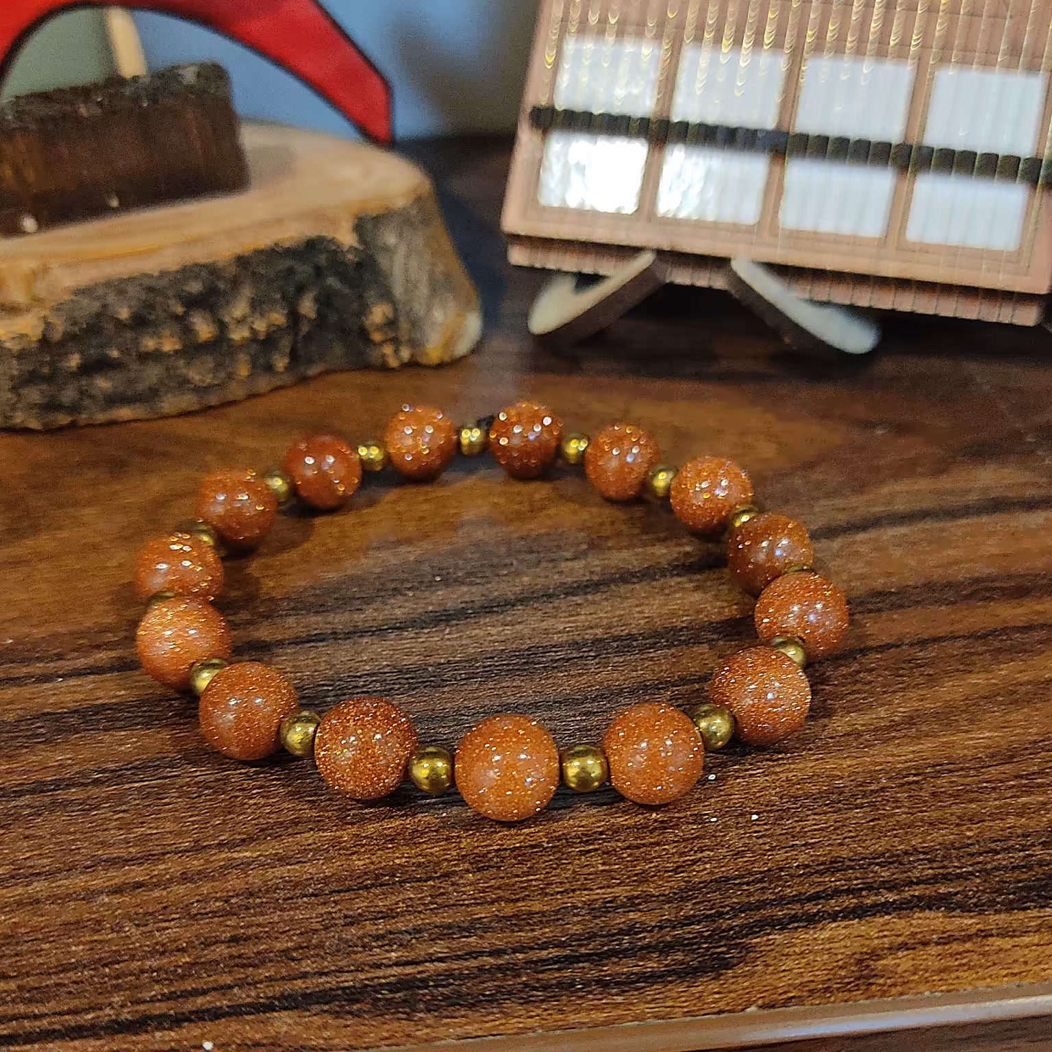 دستبند سنگ دلربا قهوه ای