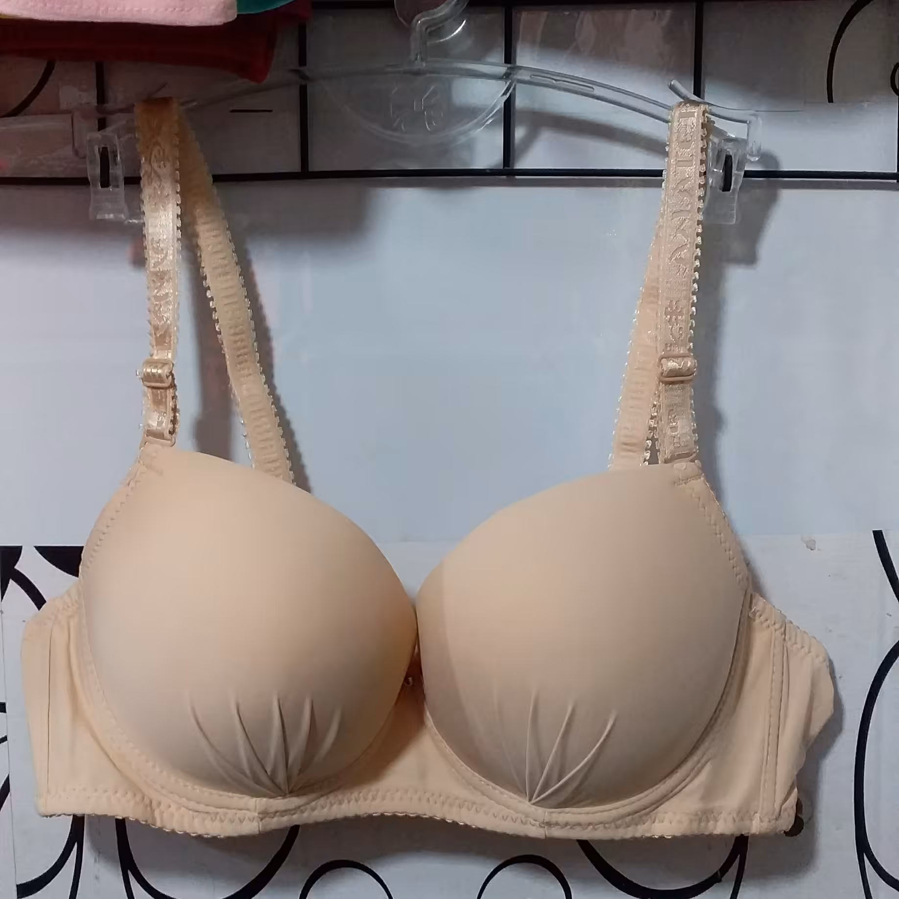 سوتین اسفنجی فنردار کیفیت فوق العاده عالی رنگ کرم و مشکی سایز 70و75و80و85