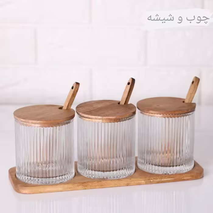 جا ادویه 3 عددی شیشه ایی .استند و درب چوبی دارای 3 عدد قاشق چوبی .بسیار شیک با کیفیت.ضد آب 