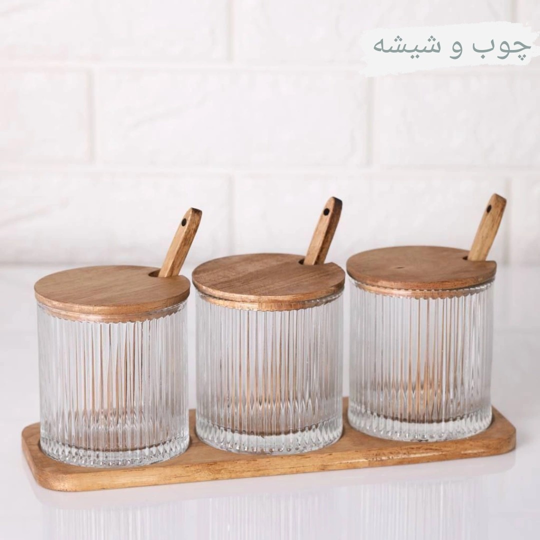 جا ادویه 3 عددی شیشه ایی .استند و درب چوبی دارای 3 عدد قاشق چوبی .بسیار شیک با کیفیت.ضد آب
