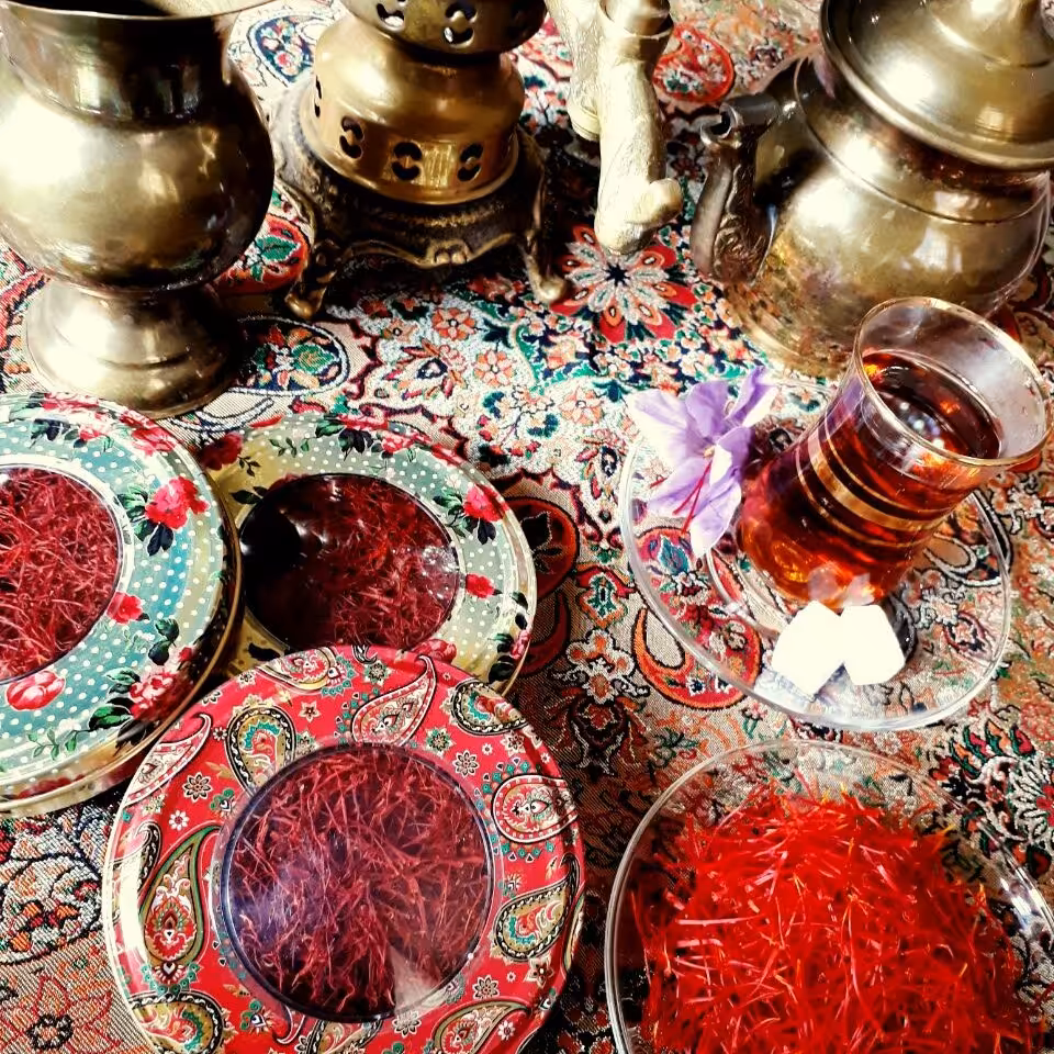 زعفران سوپر نگین اصل صادراتی(وزن یک مثقال) کیفیت تضمینی و ارسال رایگان