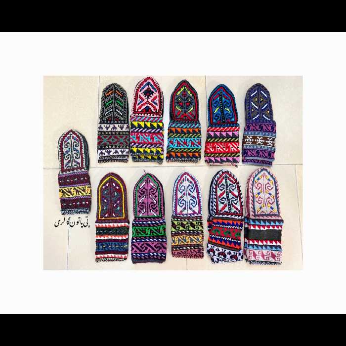 جوراب دستبافت سنتی درطرح های مختلف مناسب خانم ها و اقایان