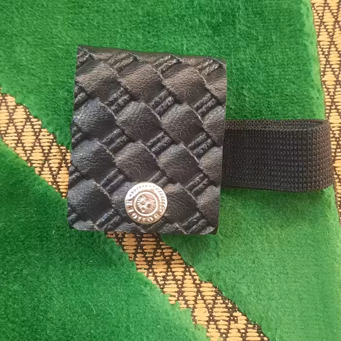 بازوبند چرمی