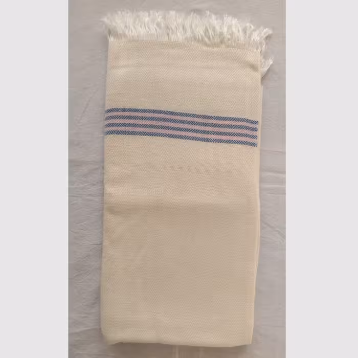 حوله دستباف مسافرتی یا استخری سفید با حاشیه های سرمه ای و صورتی