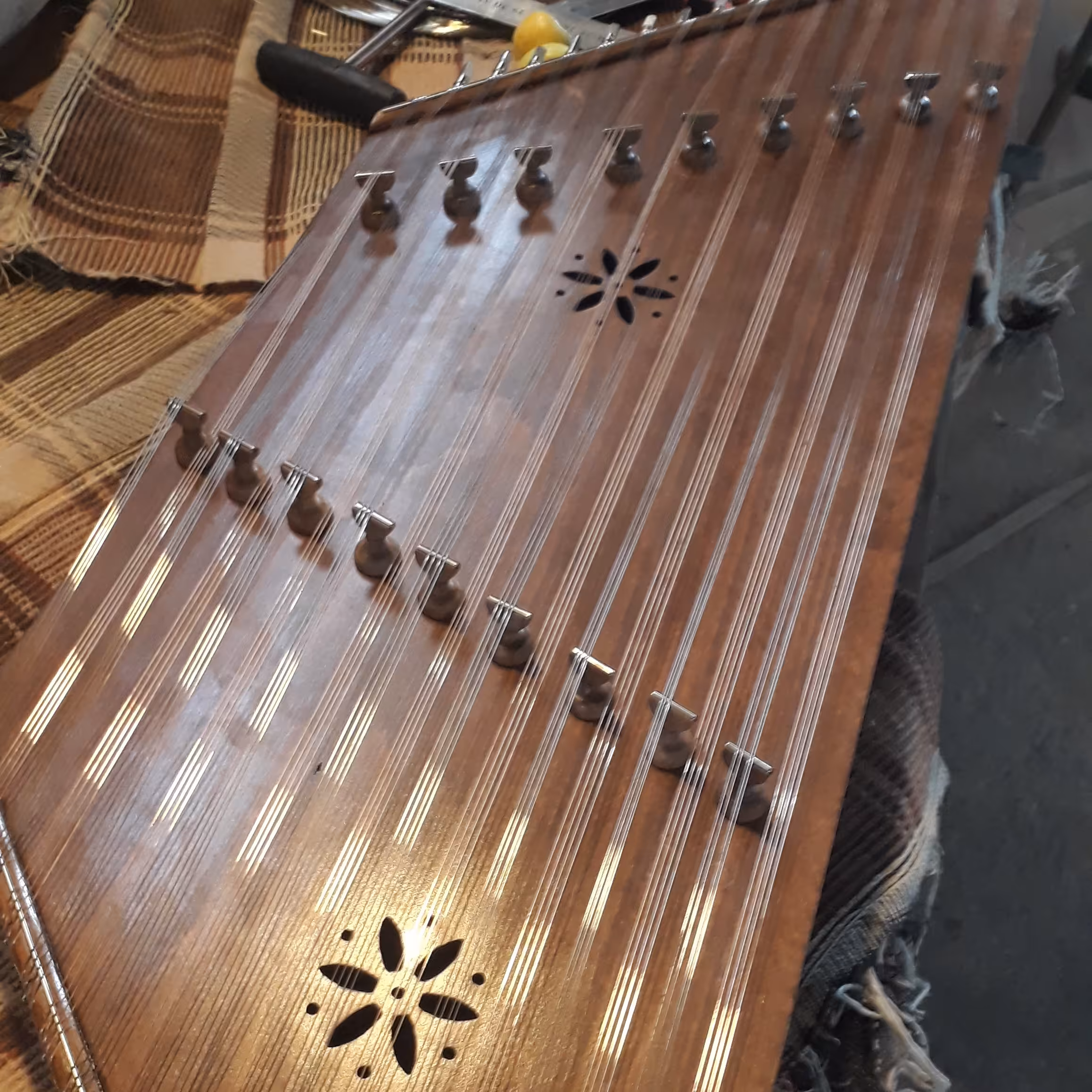 سنتور حرفه ای تازه ساخت،چوب گردو،همراه کیف و آچارکوک