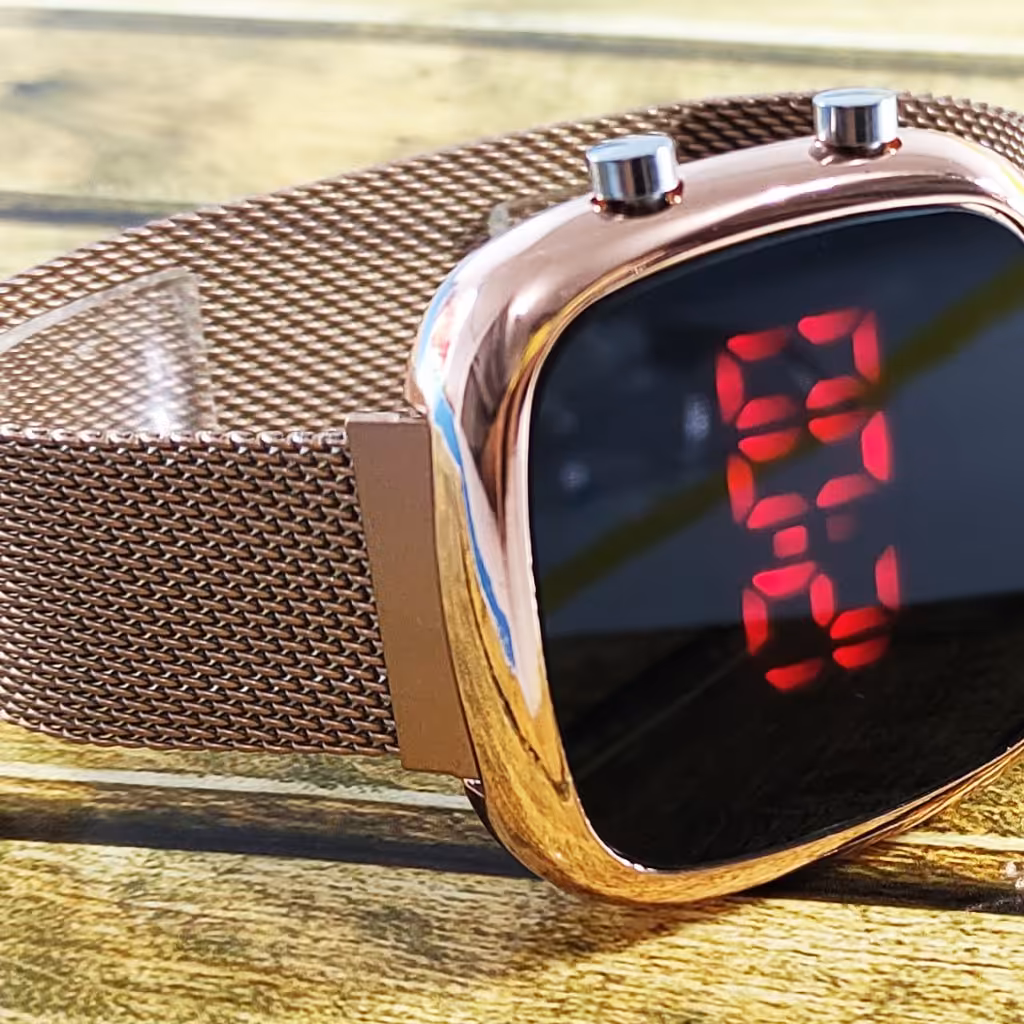 ساعت2دکمه ال ای دی مربع بند حصیری مگنتی رزگلد