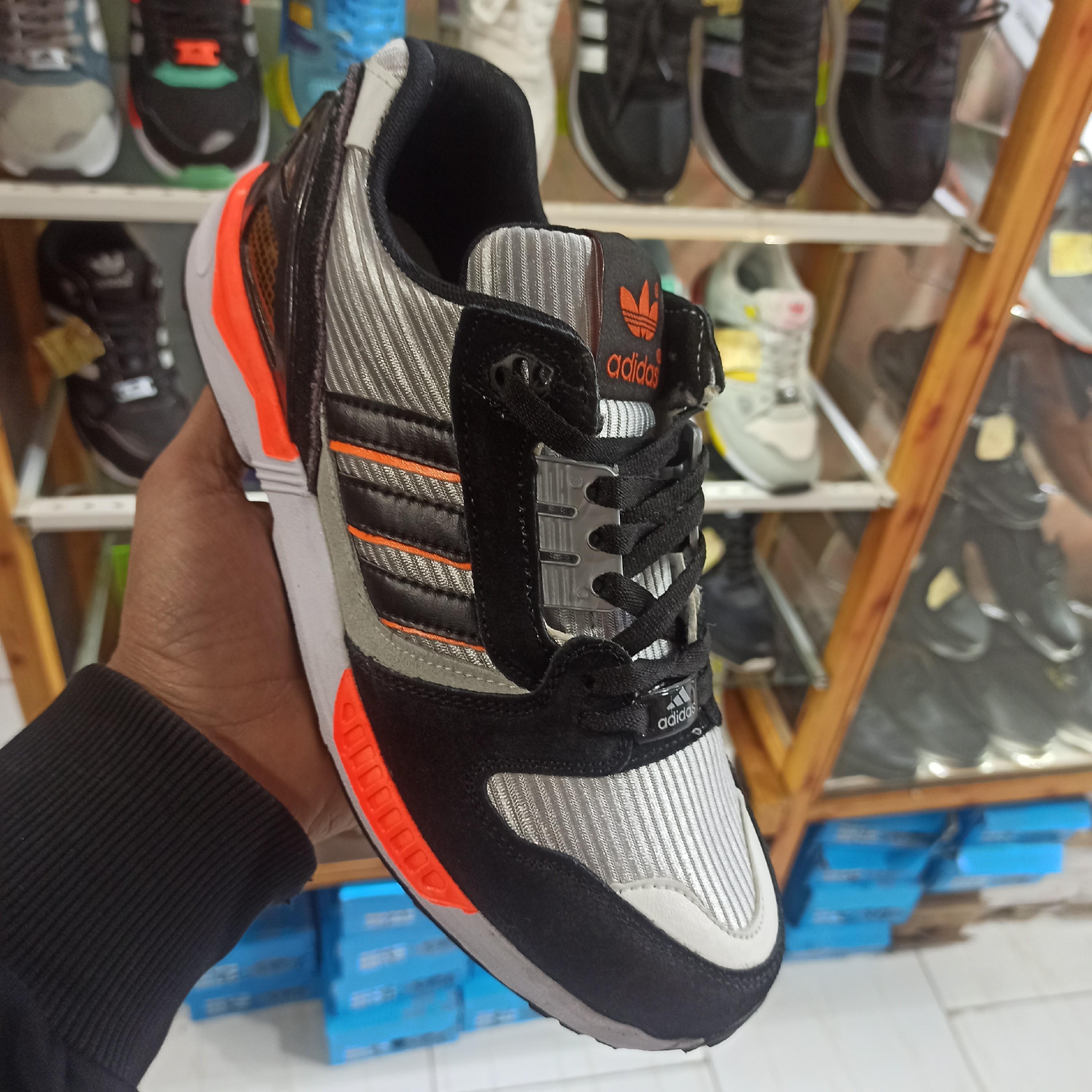 کفش آدیداس زدایکس رنگ مشکی نارنجی 