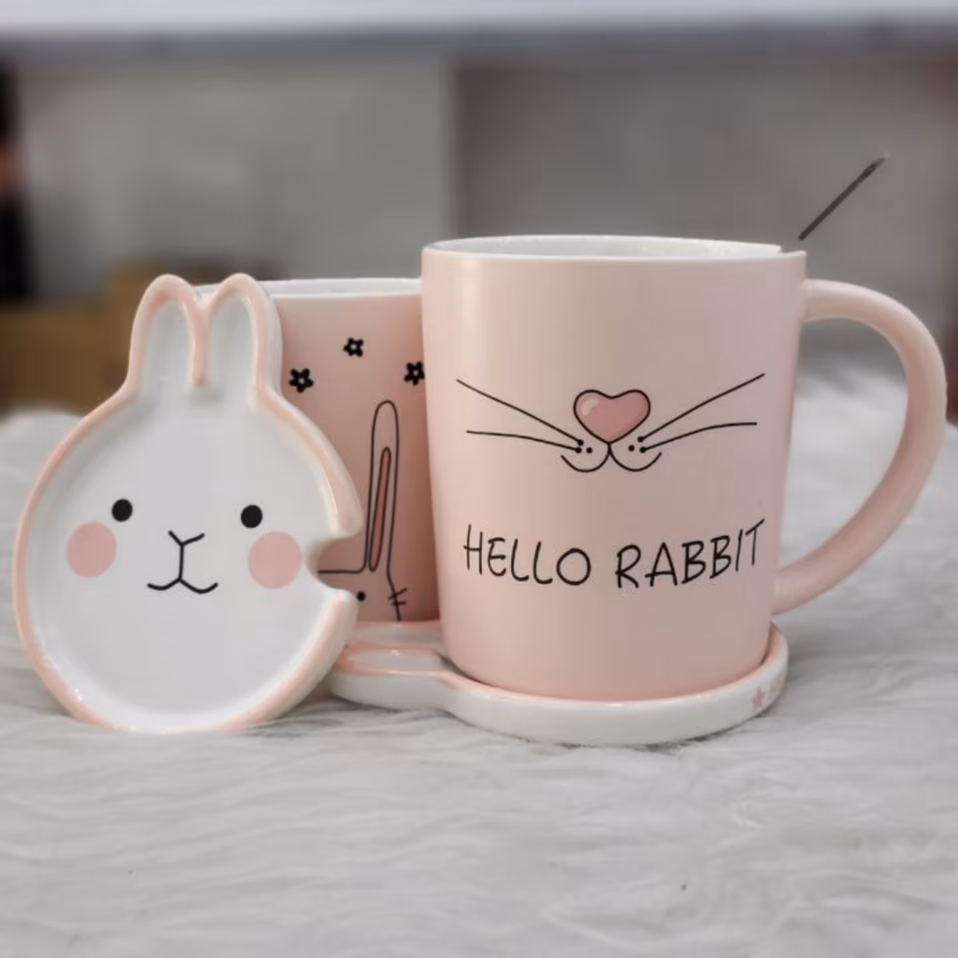 ماگ فانتزی طرح خرگوش درب دار همراه قاشق زیره دار