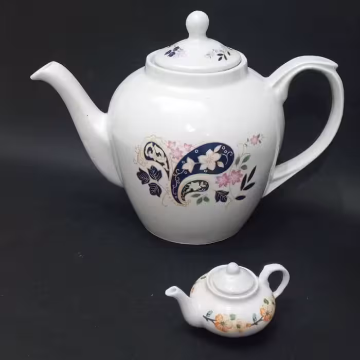 قوری دو عددی کوچک و بزرگ ارتفاع بزرگ 22 ارتفاع کوچک 5 سانت 