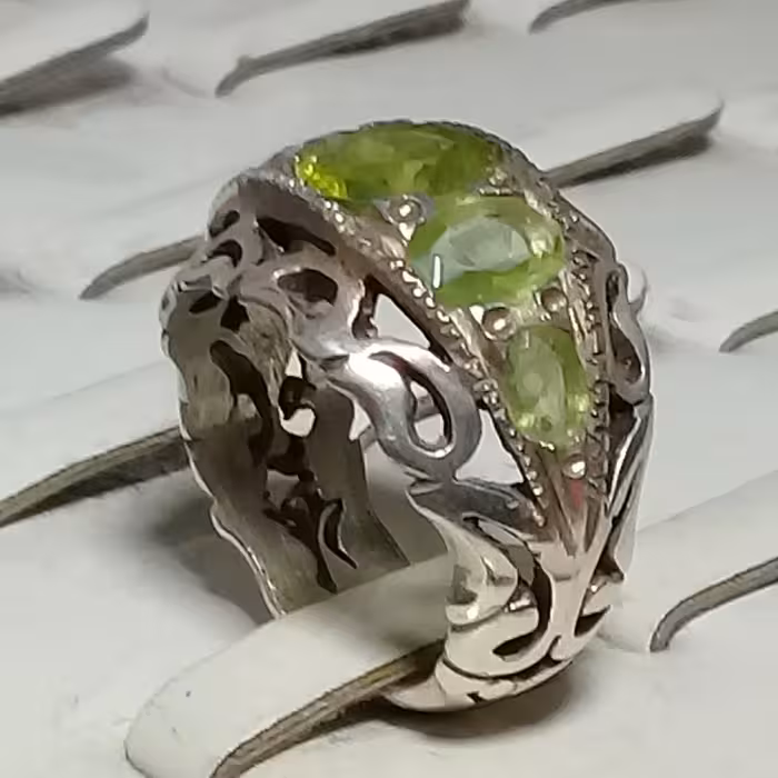 انگشتر کهنه دستساز قدیمی زبرجد معدنی بینظیر 