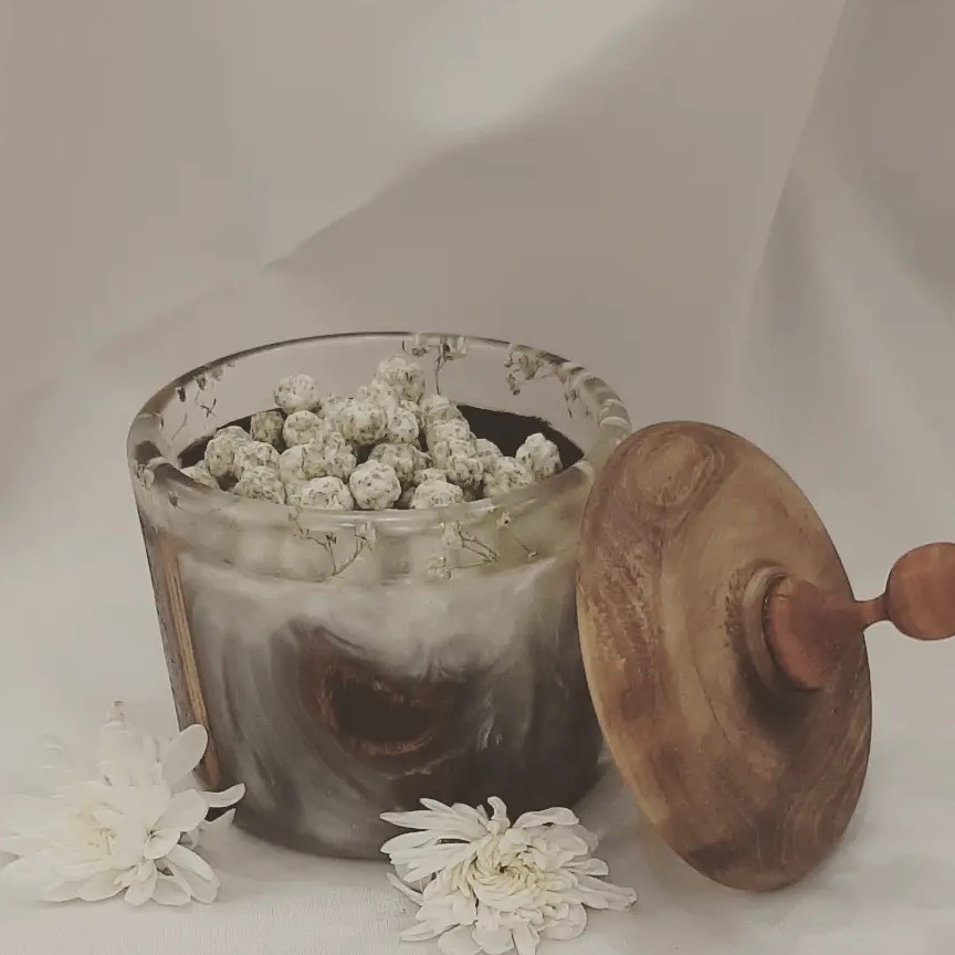 شکلات خوری درب دار چوب ورزین