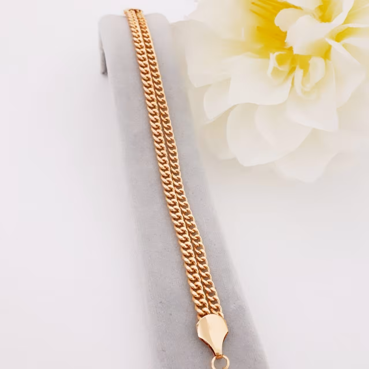 دستبند کد7646 طرح طلا. برند zj. آبکاری طلا. ضد حساسیت. رنگ ثابت