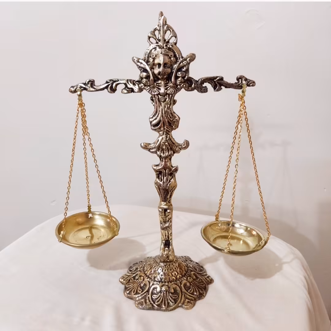 ترازو برنجی ترازو برنزی مدل رومی تزیینی دکوری با کیفیت بسیار بالا و سنگین با سطح کیفیتی درجه یک بسیار زیبا و قابل شستشو