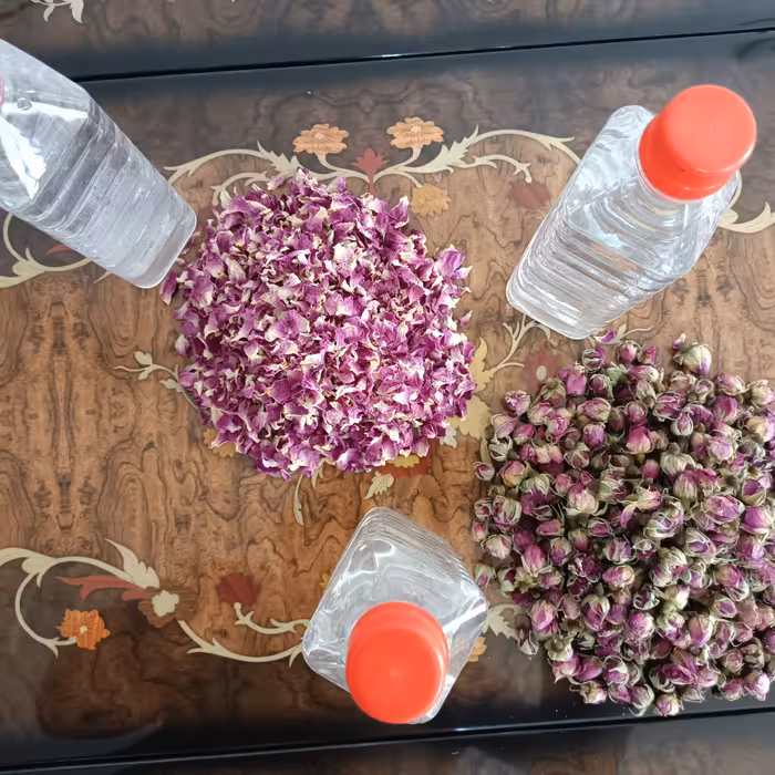 گلاب گل محمدی اصل و طبیعی دو آتیشه ی امسال   یک لیتری