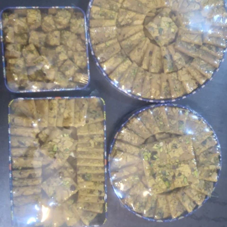 سوهان کره ای زعفرانی لقمه گزی در وزن های کیلوی و گرمی سمنو بدون شکر با آرد و جوانه گندم باقلوا