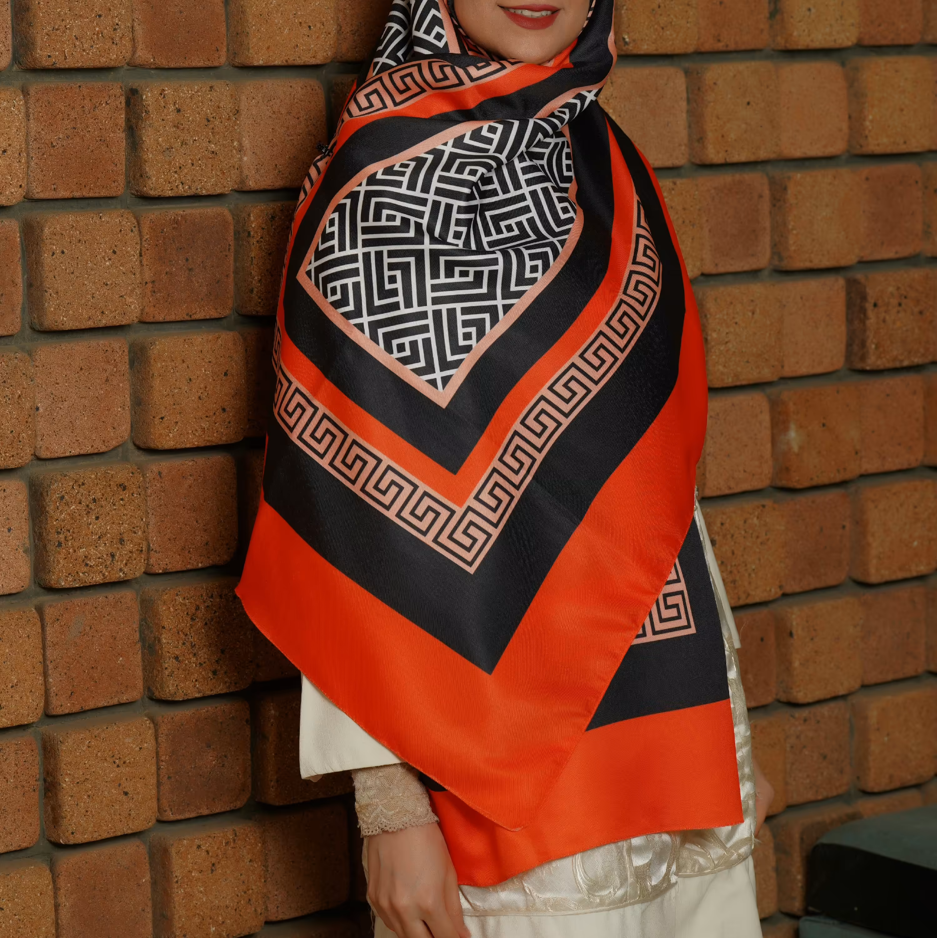 شال نارنجی مشکی
