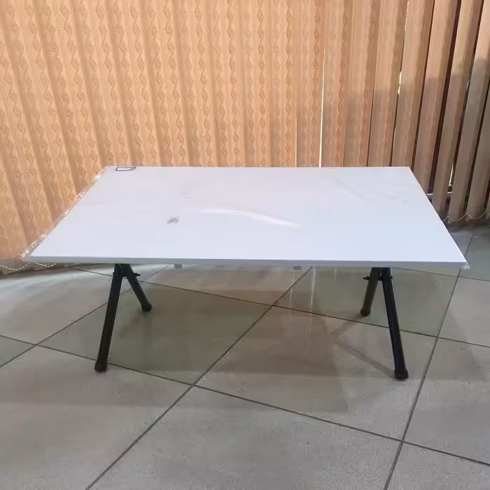 میز تحری نشسته سفید تا شو