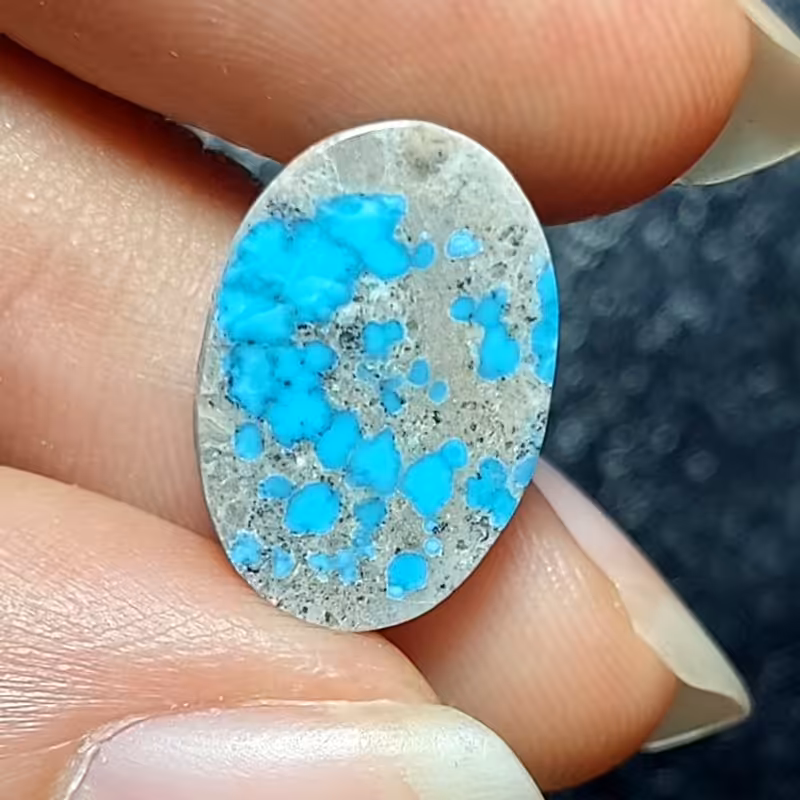 نگین فیروزه اصل نیشابور با تراش بیضی شکل بسیار فاخر و محشر کدM216