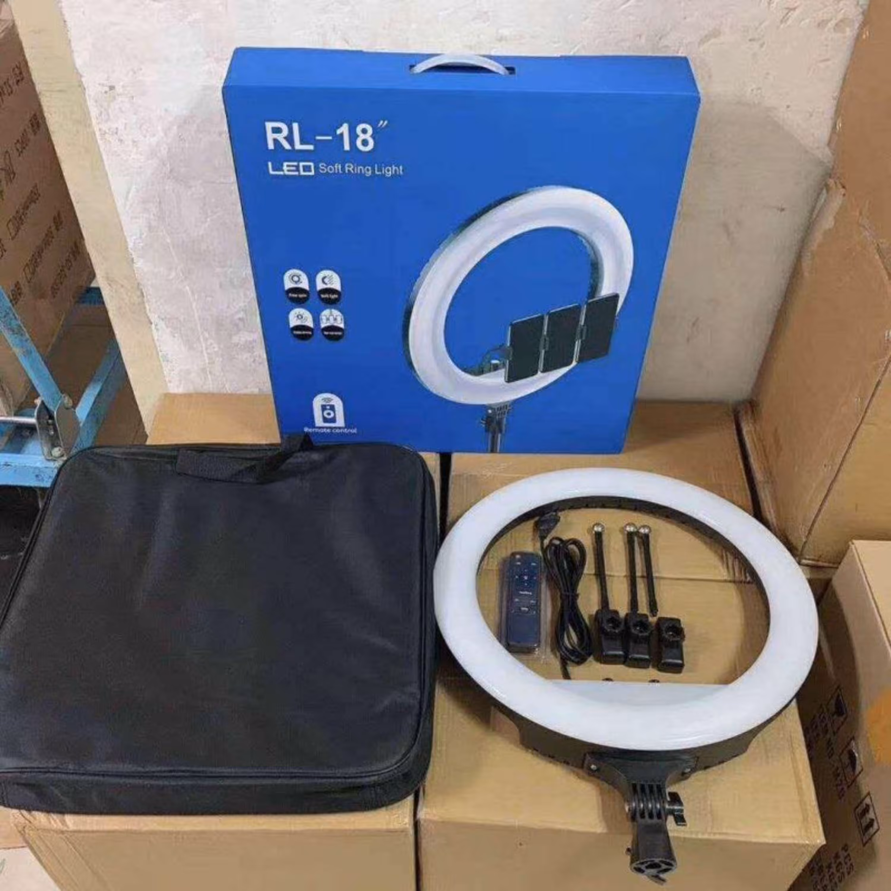 رینگ لایت RL_18   rl18اورجینال  همراه با 3پایه 2مترو 10 سانتی و کنترل و کیف مخصوص