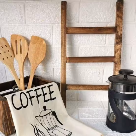 نردبان تزیینی آشپزخانه همراه دستمال.ارتفاع نردبان حدود چهل سانت