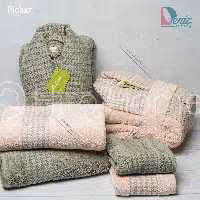 حوله ست دو نفره طرح پیچازی رنگ صدری و پودرا