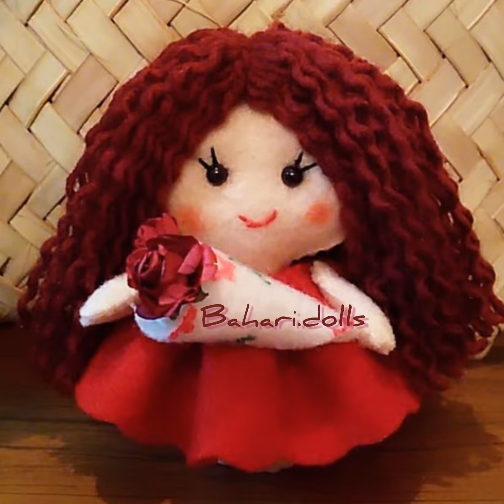 عروسک دختر قرمز پوش ولنتاین  