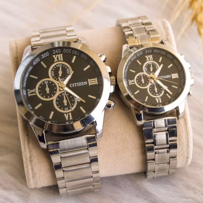 ست ساعت زنانه و مردانه مارک سیتیزن بنداستیل نقره ای صفحه مشکی. طرح سه موتوره
دارای تقویم