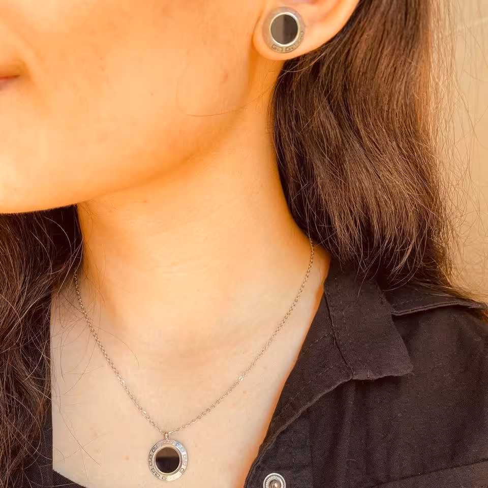 نیم ست مدل ورساچه سفید مشکی استیل رنگ ثابت