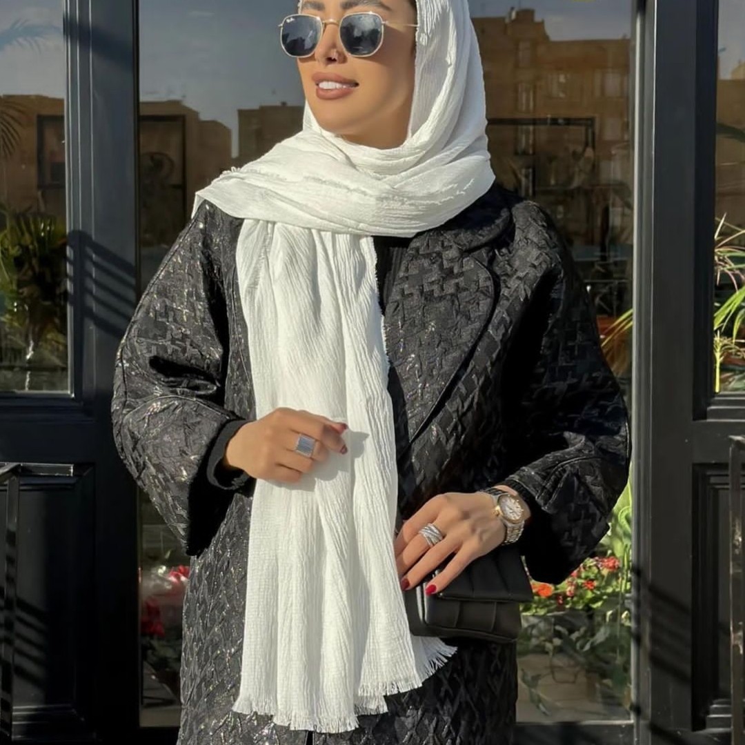 شال سفید ساده کتان نخ پلیسه پفکی خنک تابستانه پایین ریش ریش و لبه کار هویه شده قواره 160 در 58