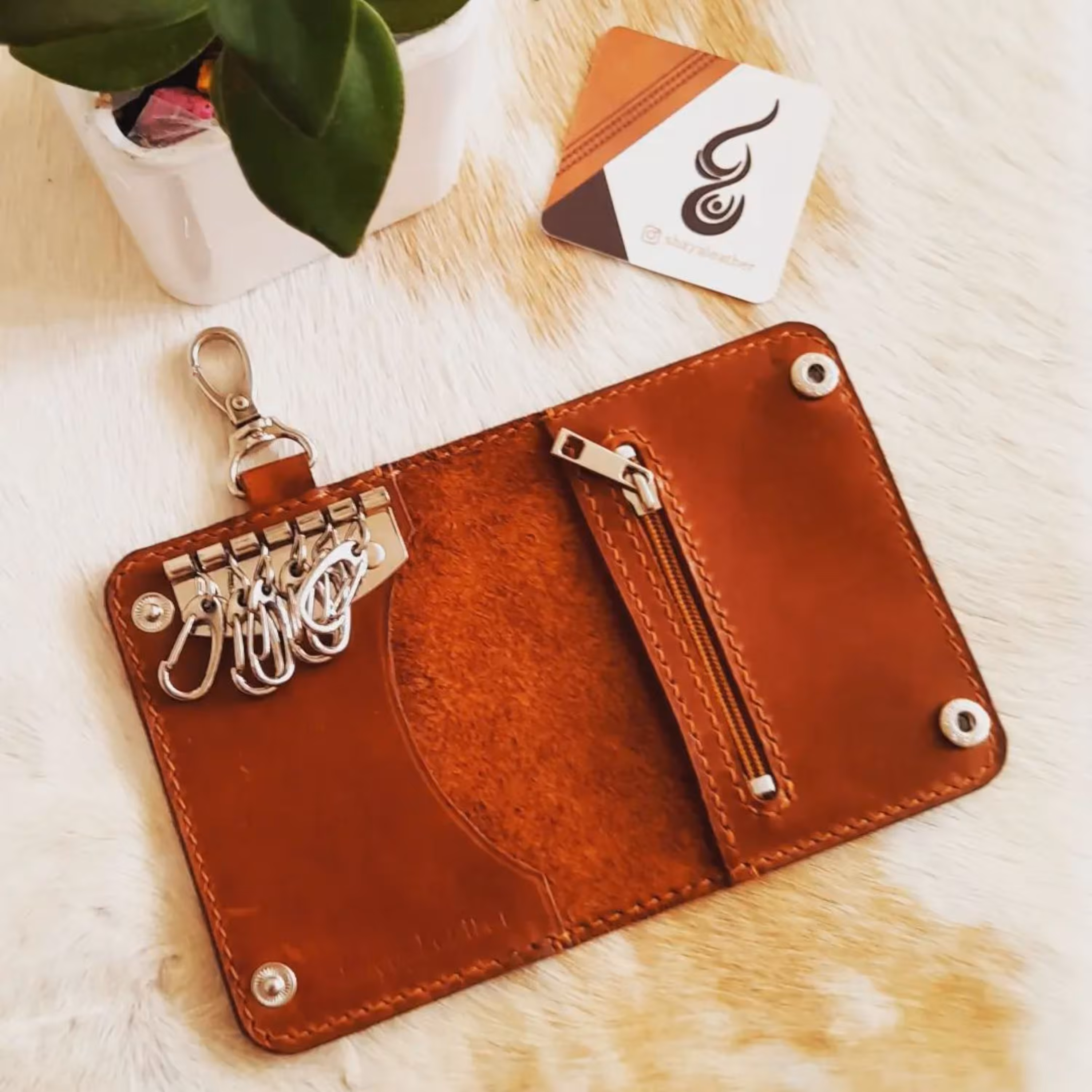 جاکلیدی چندکاره چرم طبیعی در رنگ های دلخواه شما