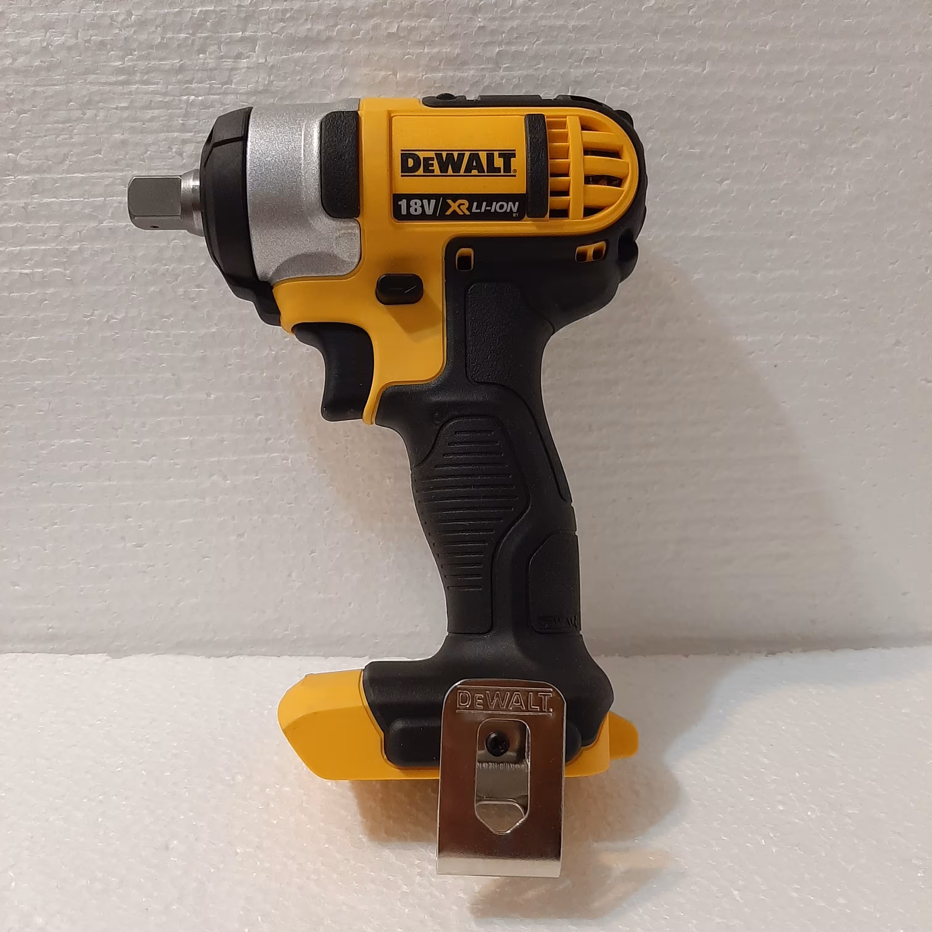 بکس شارژی دیوالت مدل dcf880