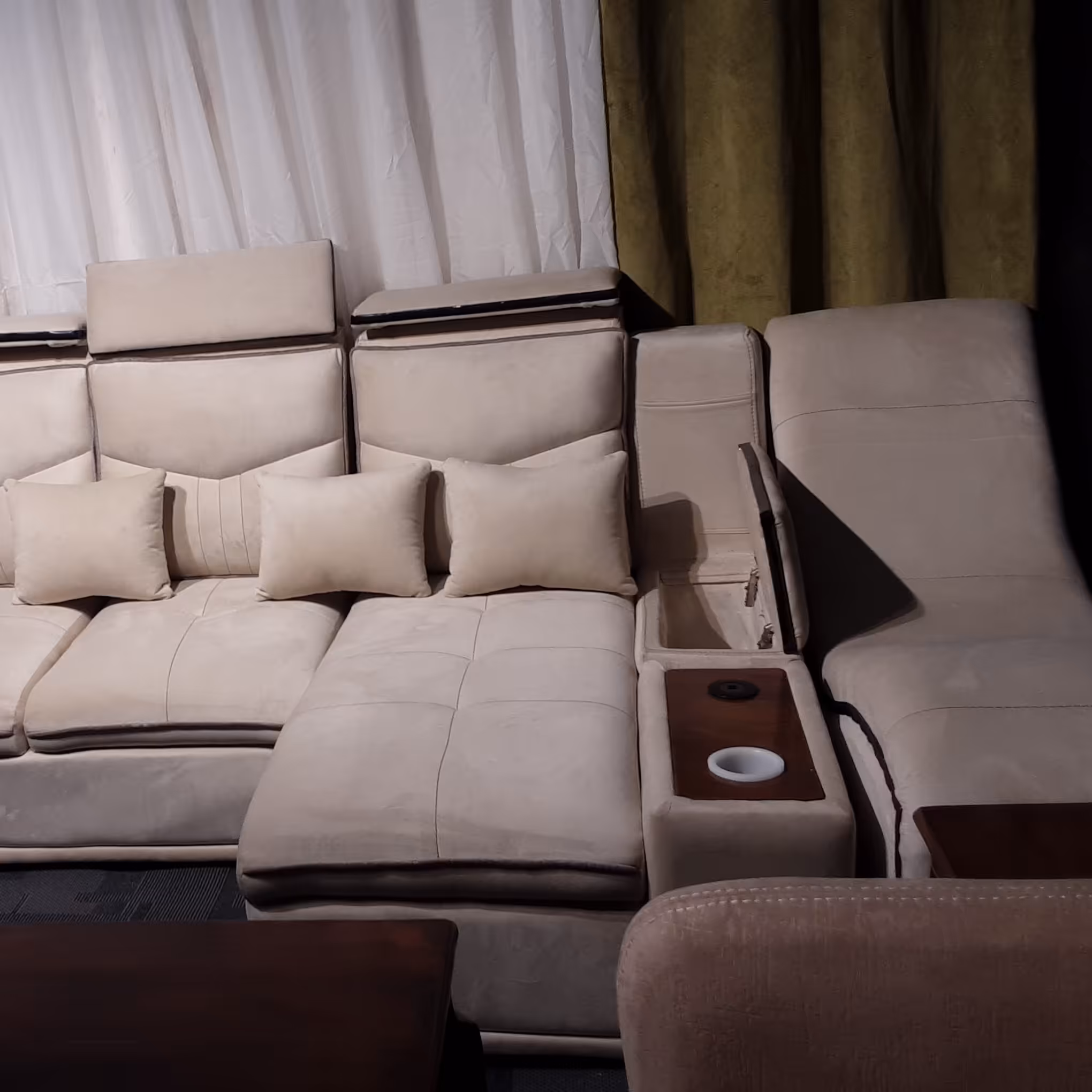 مبل ال اپشنال