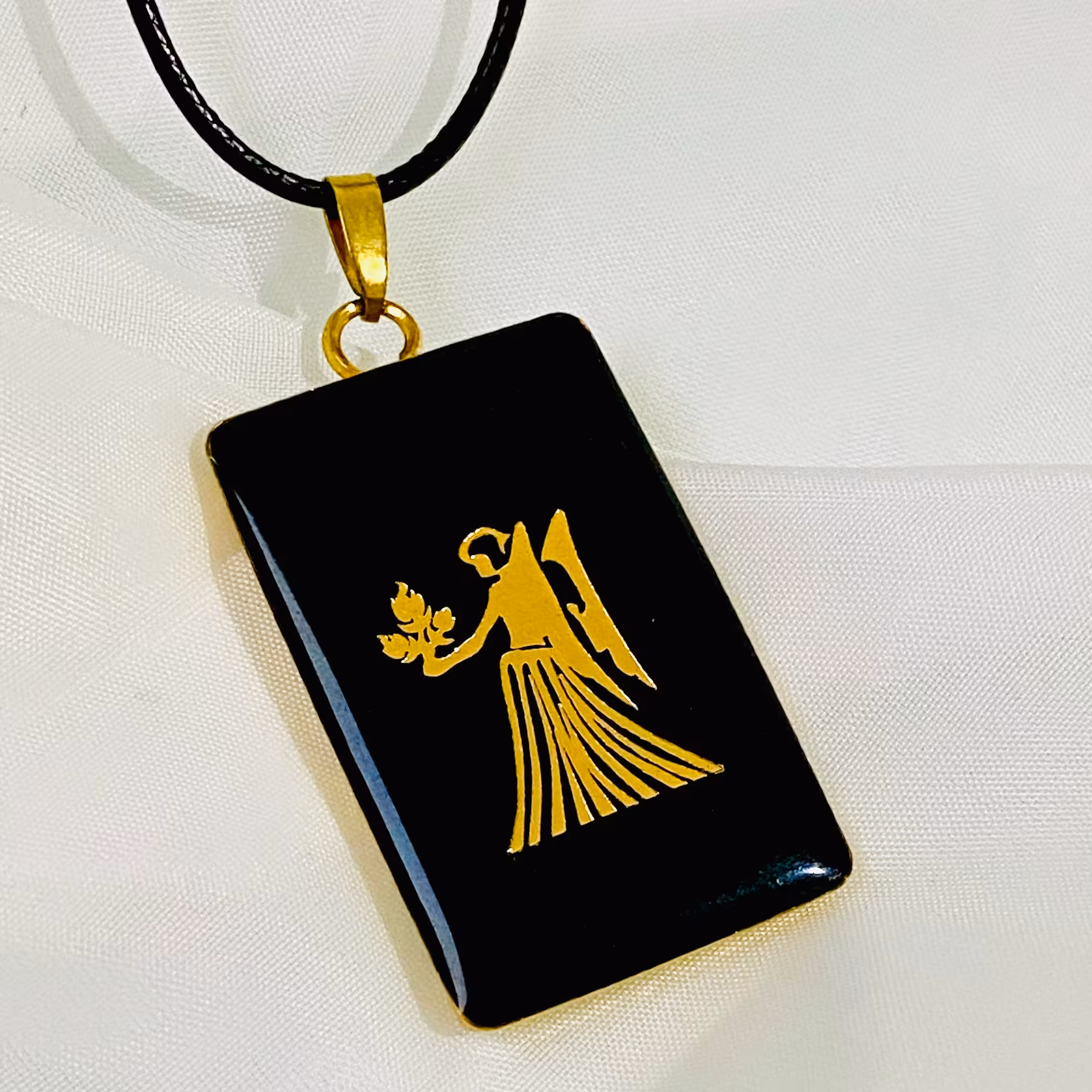 گردنبند ماه تولد شهریور علامت فرشته با زنجیر  مدل مستطیل