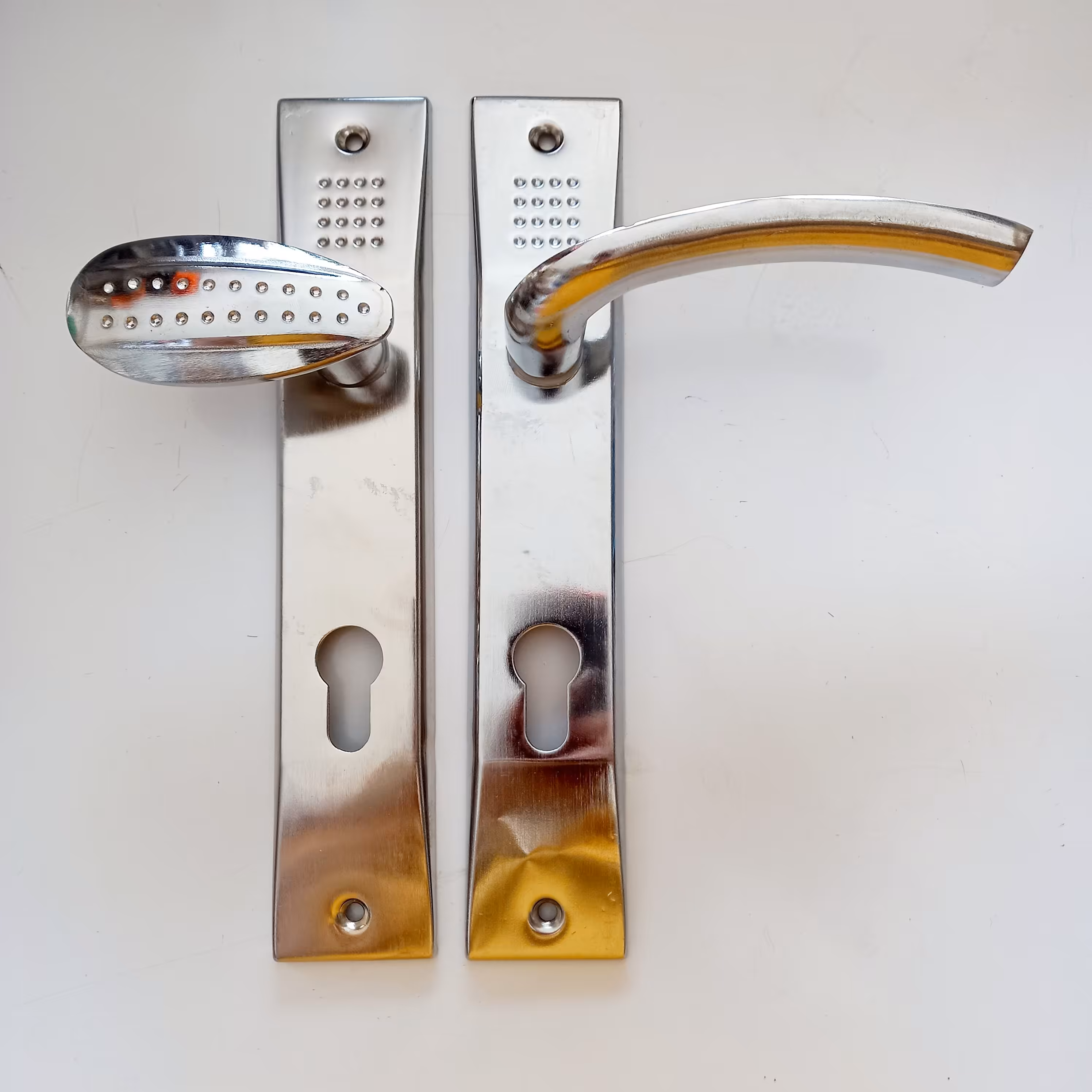 دستگیره پلاک در چوبی آپارتمانی نگین چپ بازشو مجموعه دوعددی (دستگیره پلاک)