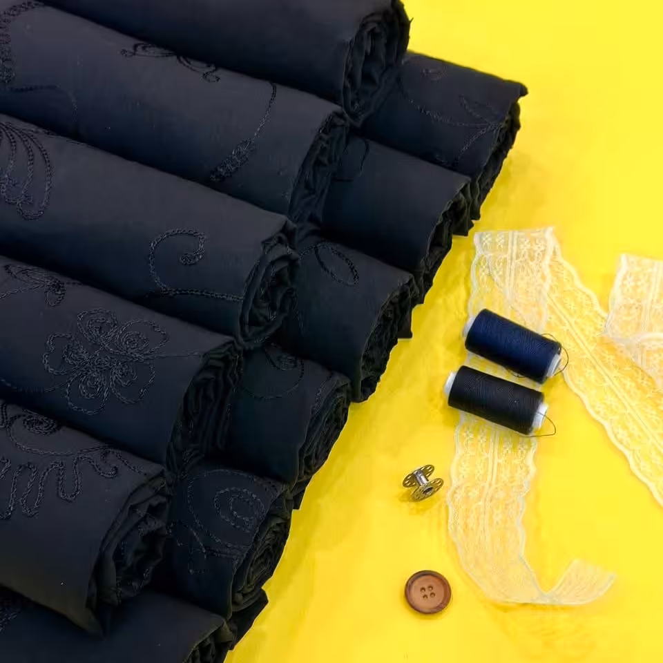 پارچه نخی سوزن دوزی شده بسیار جذاب و مشکی مشکی عرض یکونیم